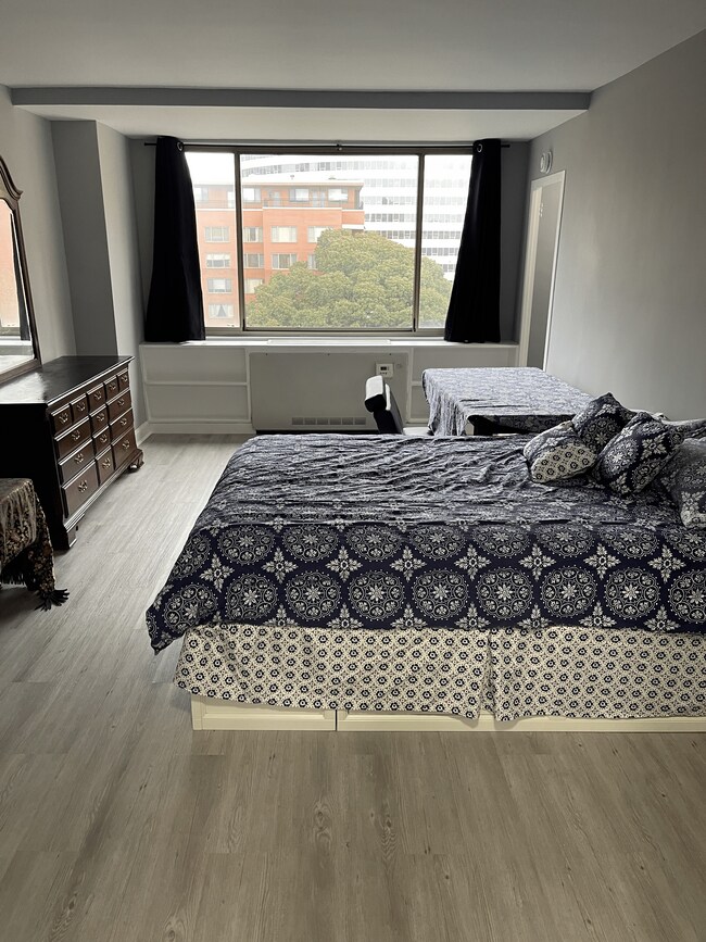 Building Photo - 1111 Arlington Blvd