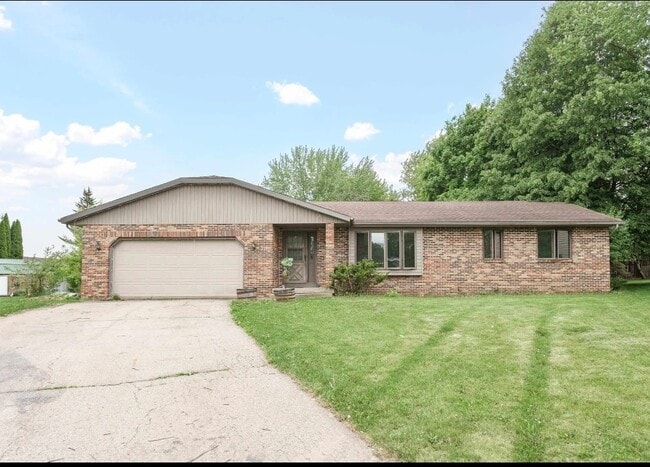 Building Photo - 704 Meadow Ct