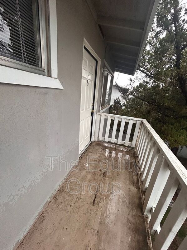 Building Photo - 331 E Elm St