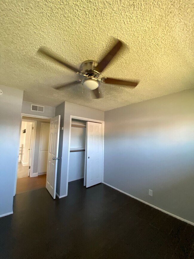 Foto del edificio - 2813 Coventry Dr