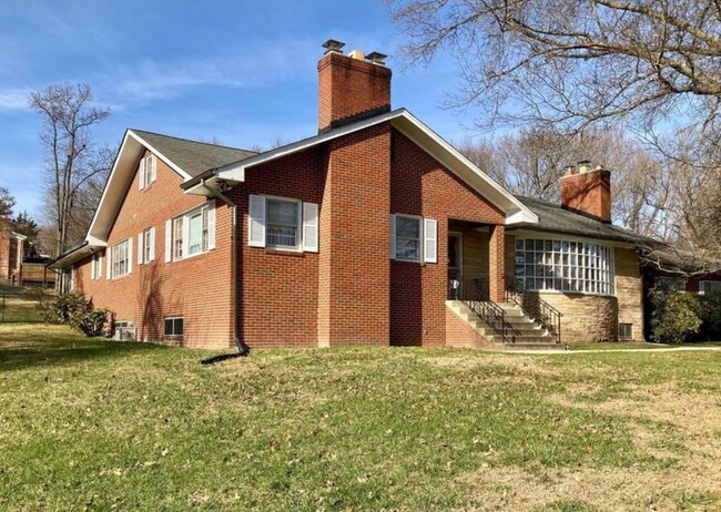 Building Photo - Room Rental at Single Family House