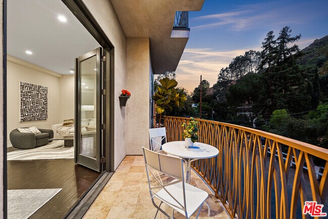 Foto del edificio - 6477 Deep Dell Pl