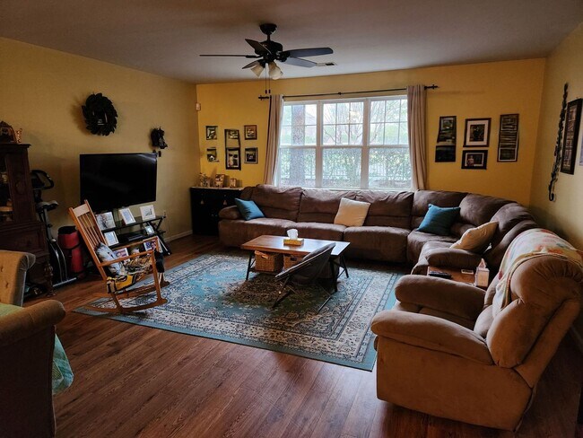 Foto del edificio - 5212 Nuthall Dr