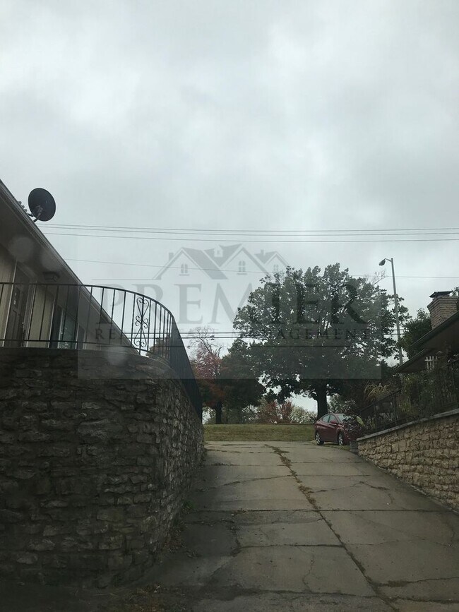 Foto del edificio - 8321 Holmes Rd