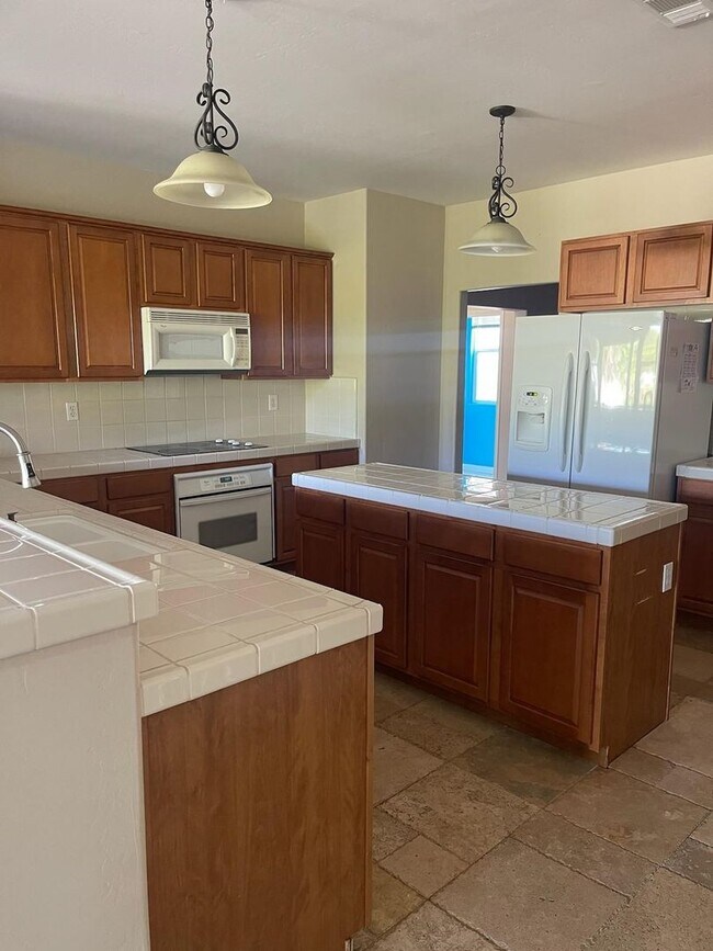 Building Photo - 11916 Grecian Laurel St