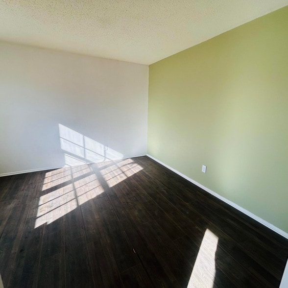 Building Photo - 1918 71st St