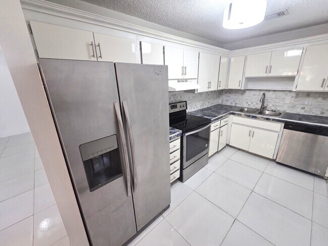 Foto del edificio - 22125 SW 103rd Ct