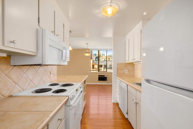 Foto del edificio - $300 OFF FIRST MONTHS RENT!! 2 Bedroom 1.7...