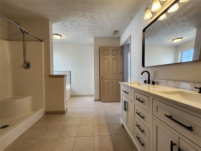 Foto del edificio - 424 Village Bluff Dr