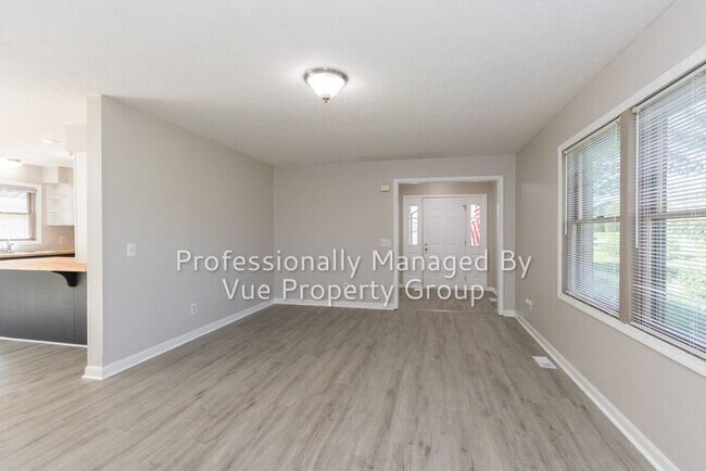 Building Photo - 5272 Villa Ct