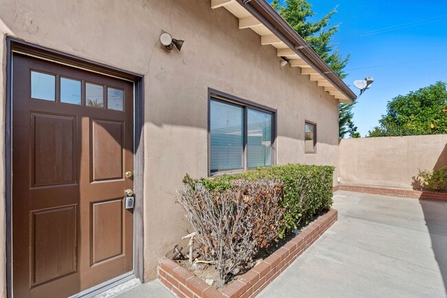 Foto del edificio - Private Guest House in Eastside Costa Mesa