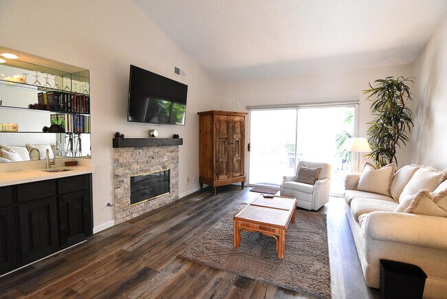 Building Photo - 210 Desert Falls Dr E