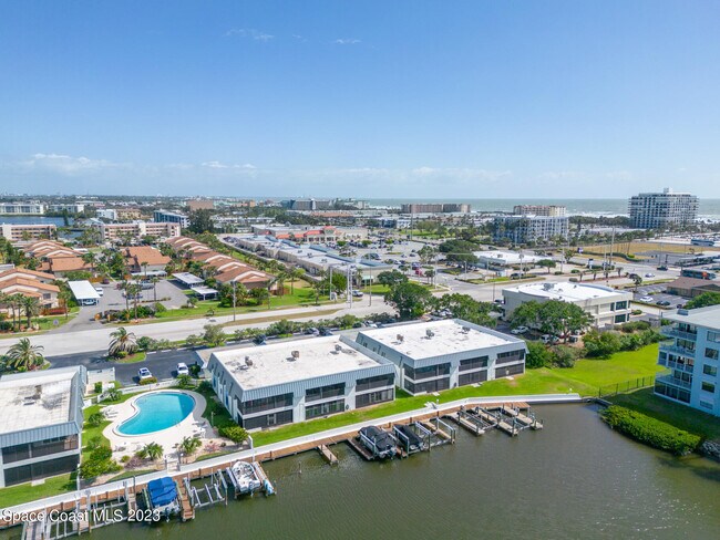 Foto del edificio - 205 S Banana River Blvd