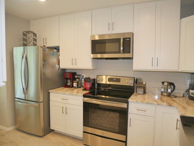 Building Photo - ***Bright and Beautifully Appointed 3BED/3BATH Townhome in Vienna for Rent ***