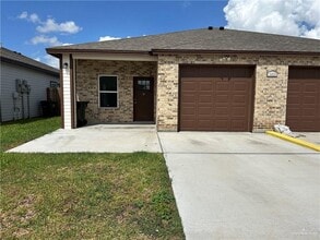 Building Photo - 10 Valley S Cir