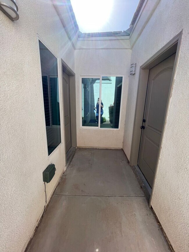 Building Photo - Amanecer Townhome in Somerton