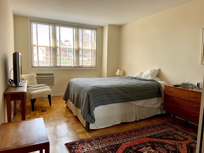 Building Photo - 222 East 19th Street, 8J
