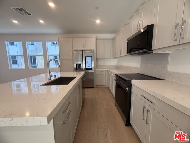 Foto del edificio - 240 Abacus Ave