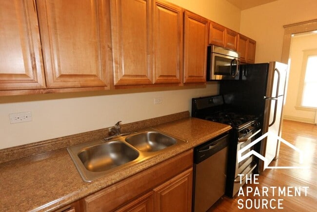 Building Photo - 4714 N Racine Ave