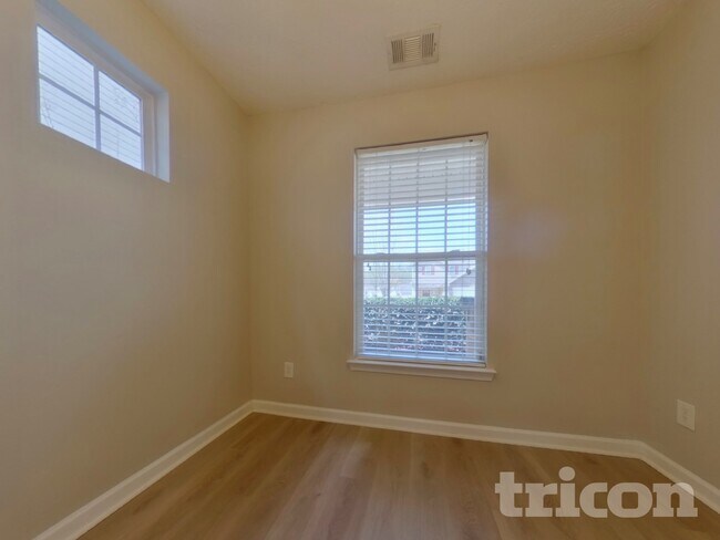 Foto del edificio - 501 Arrowhead Dr