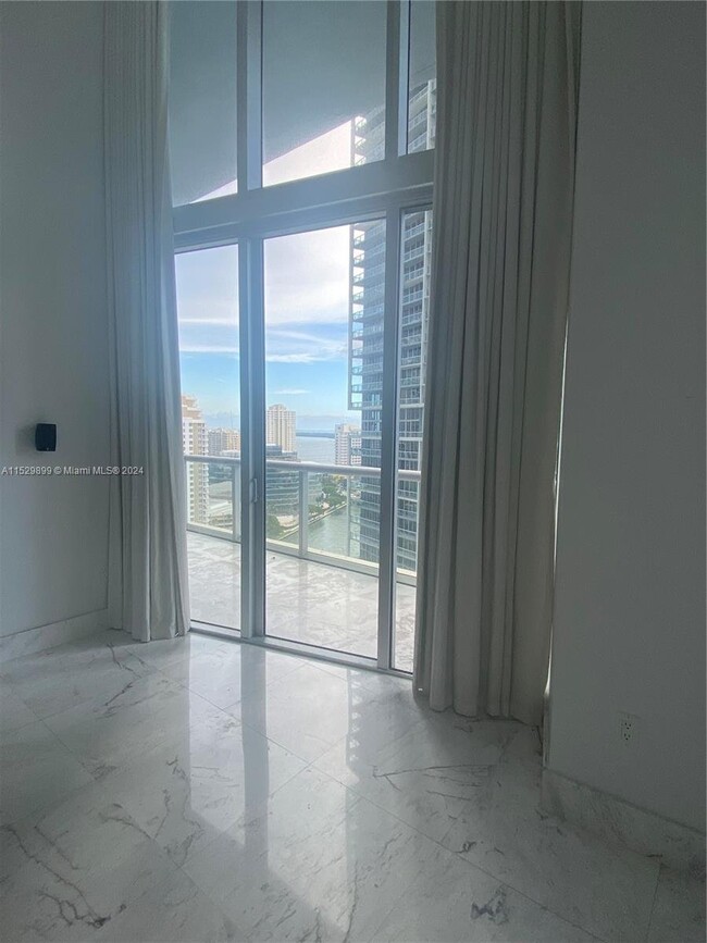 Foto del edificio - 475 Brickell Ave