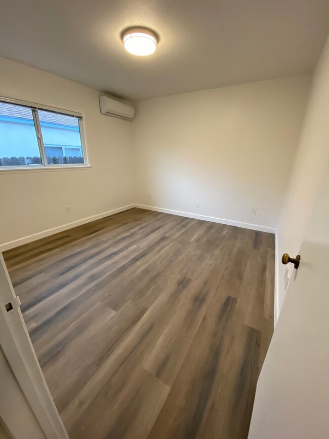 Foto del edificio - 118 N. Sierra Vista Street
