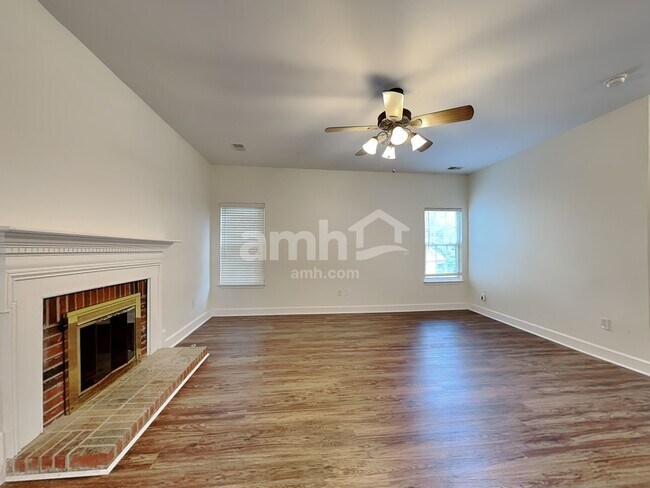 Foto del edificio - 207 Windsong Drive