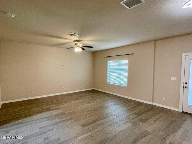 Foto del edificio - 12265 Desert Pine Ave