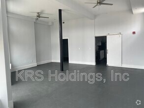 Building Photo - 101 S Main St