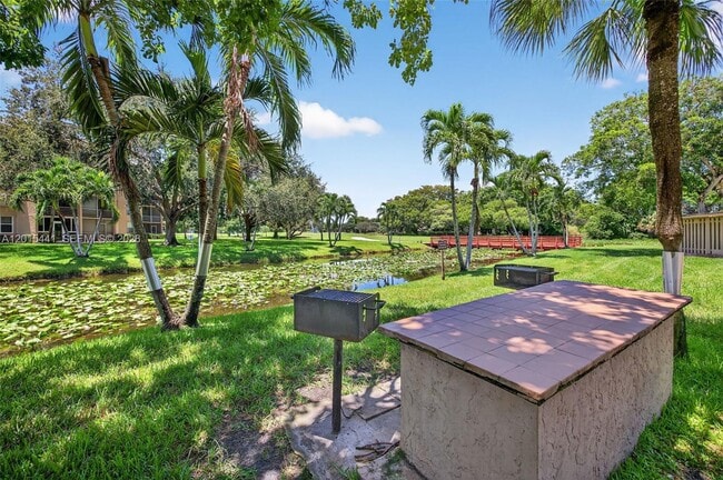 Foto del edificio - 9470 Tangerine Pl
