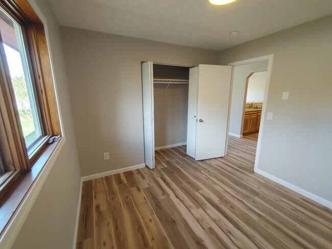 Foto del edificio - 566 N Bailey St