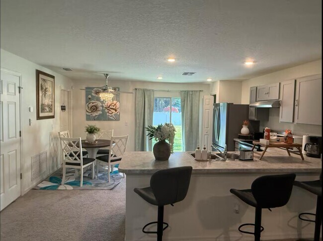 Building Photo - 400 Krassner Dr