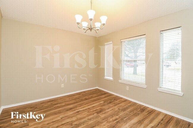 Foto del edificio - 729 Ridge Top Dr