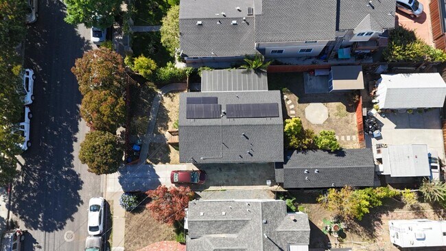 Foto del edificio - 242 Jackson Ave