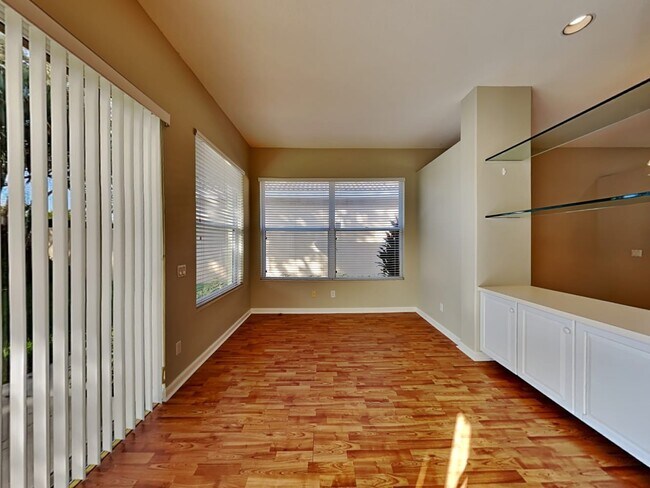 Building Photo - 200 Hampton Pl