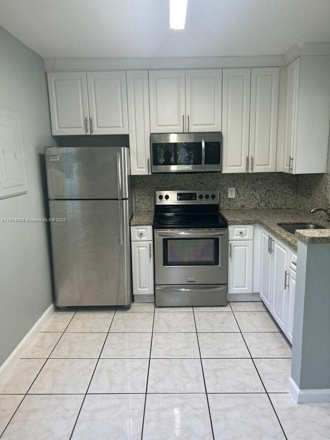 Foto del edificio - 3753 SW 26th Terrace