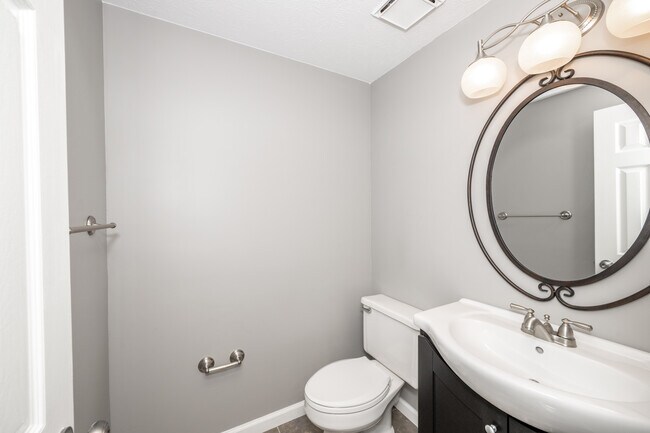 Building Photo - 3010 Stratford Ct