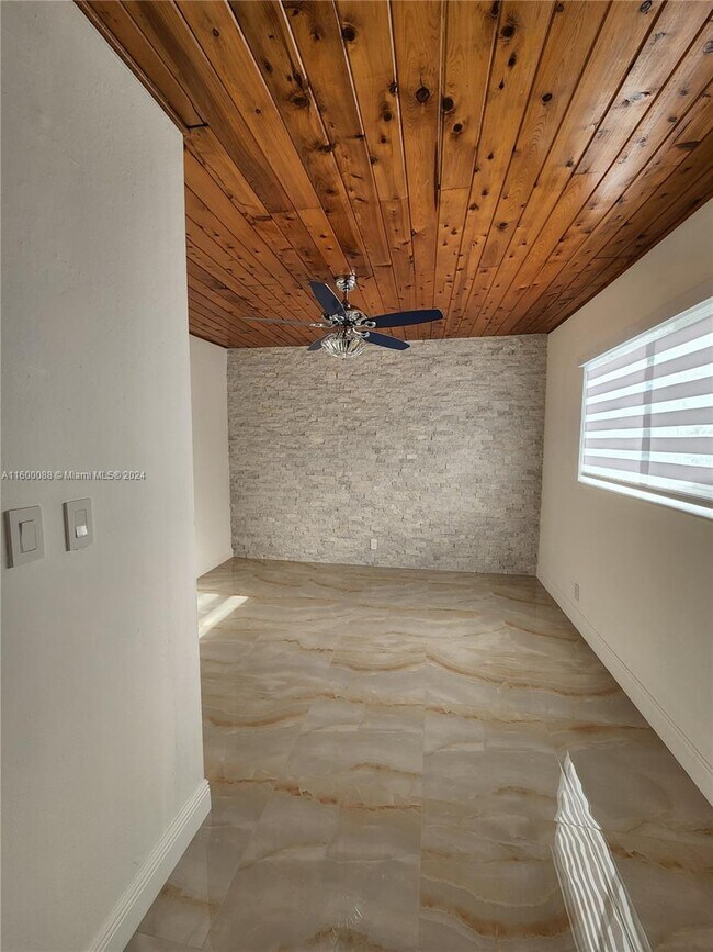 Foto del edificio - 1113 NE 8th St
