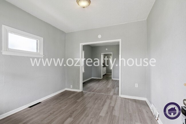 Building Photo - Cozy Two-Bedroom Home with Fresh Updates a...