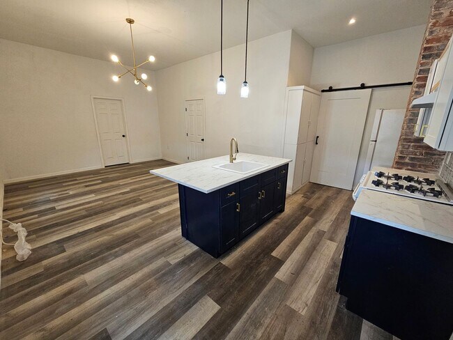 Foto del edificio - 2 Bedroom 1 Bathroom Apartment for Rent in...