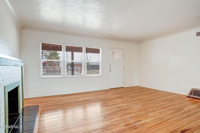 Building Photo - 819 Ellis St