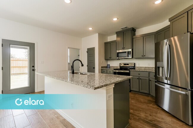 Building Photo - 2115 HORNBEAM ST