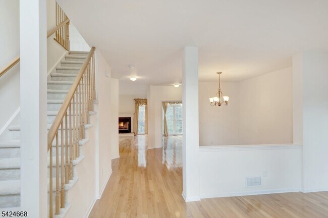 Foto del edificio - 18 Mountain View Dr