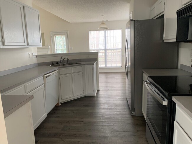 Foto del edificio - 6610 White Mist Ln