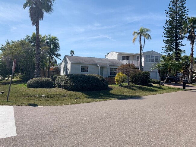 Foto del edificio - 16100 Redington Dr