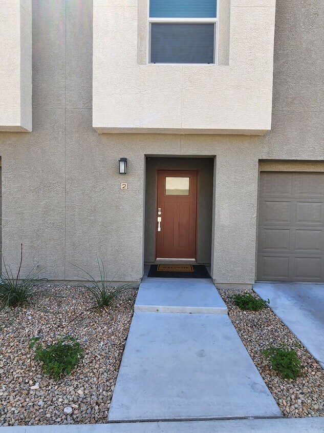 Foto principal - Charming 3BR/2.5BA Home in Las Vegas – Uti...