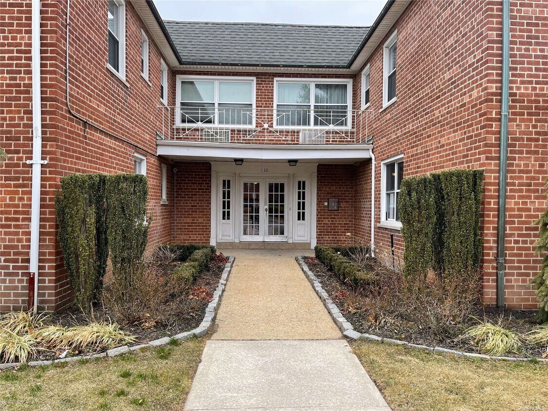 Primary Photo - 120 S Park Ave