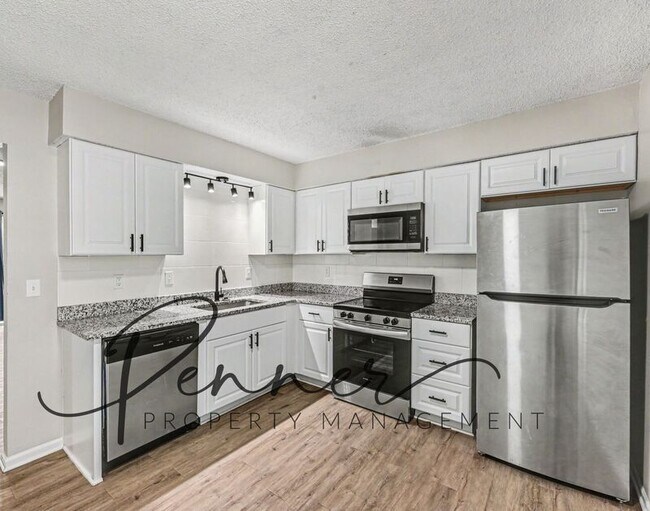 Foto del edificio - 1310 Valley Woods Ct