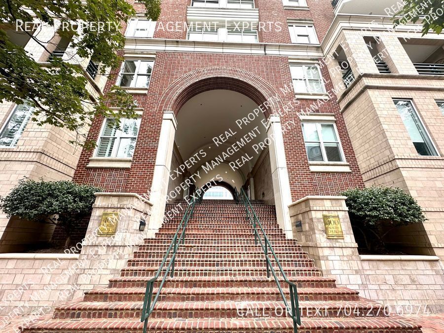 Primary Photo - Charming 2 BR/ 2BA Condo in the heart of U...