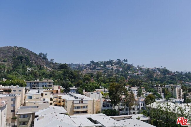 Foto del edificio - 7250 Franklin Ave